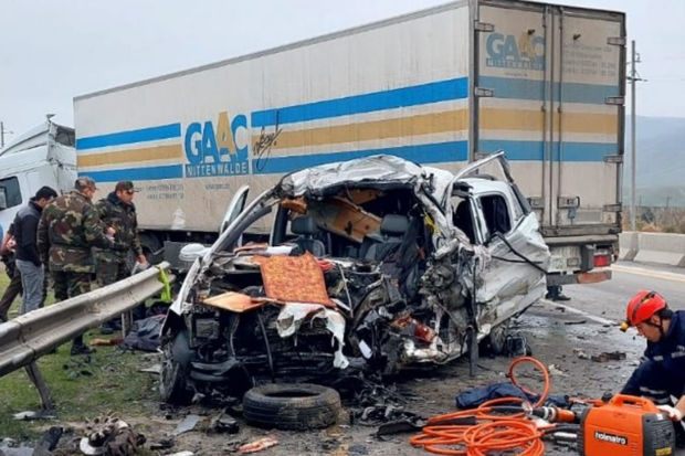 Bakı-Quba yolunda dəhşətli qəza: 6 nəfər ölüb